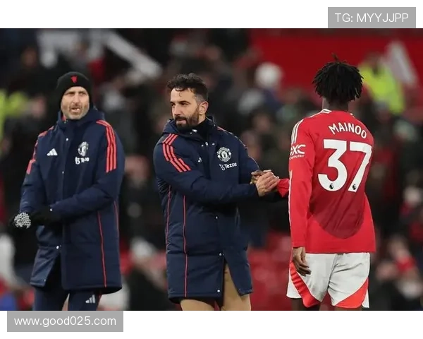 阿莫林提拔多名青训新星入一线队训练十八岁莱西闪耀成焦点